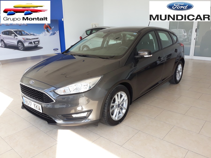 FORD Focus Gris / Plata Gasolina Automático Berlina 5 puertas 2018